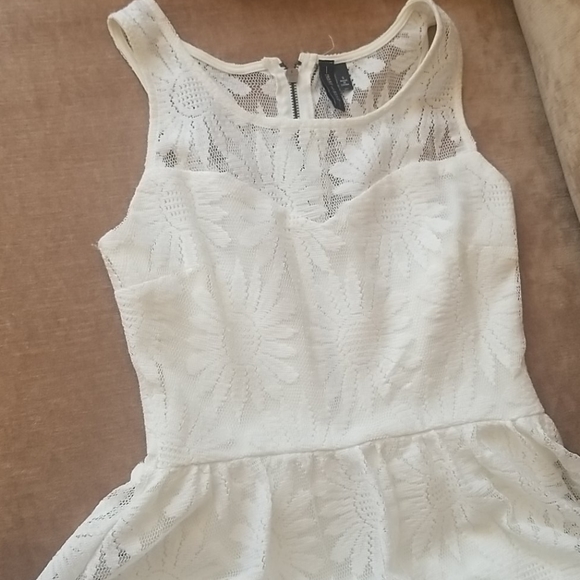 Skater dress,  white lace - Picture 2 of 6